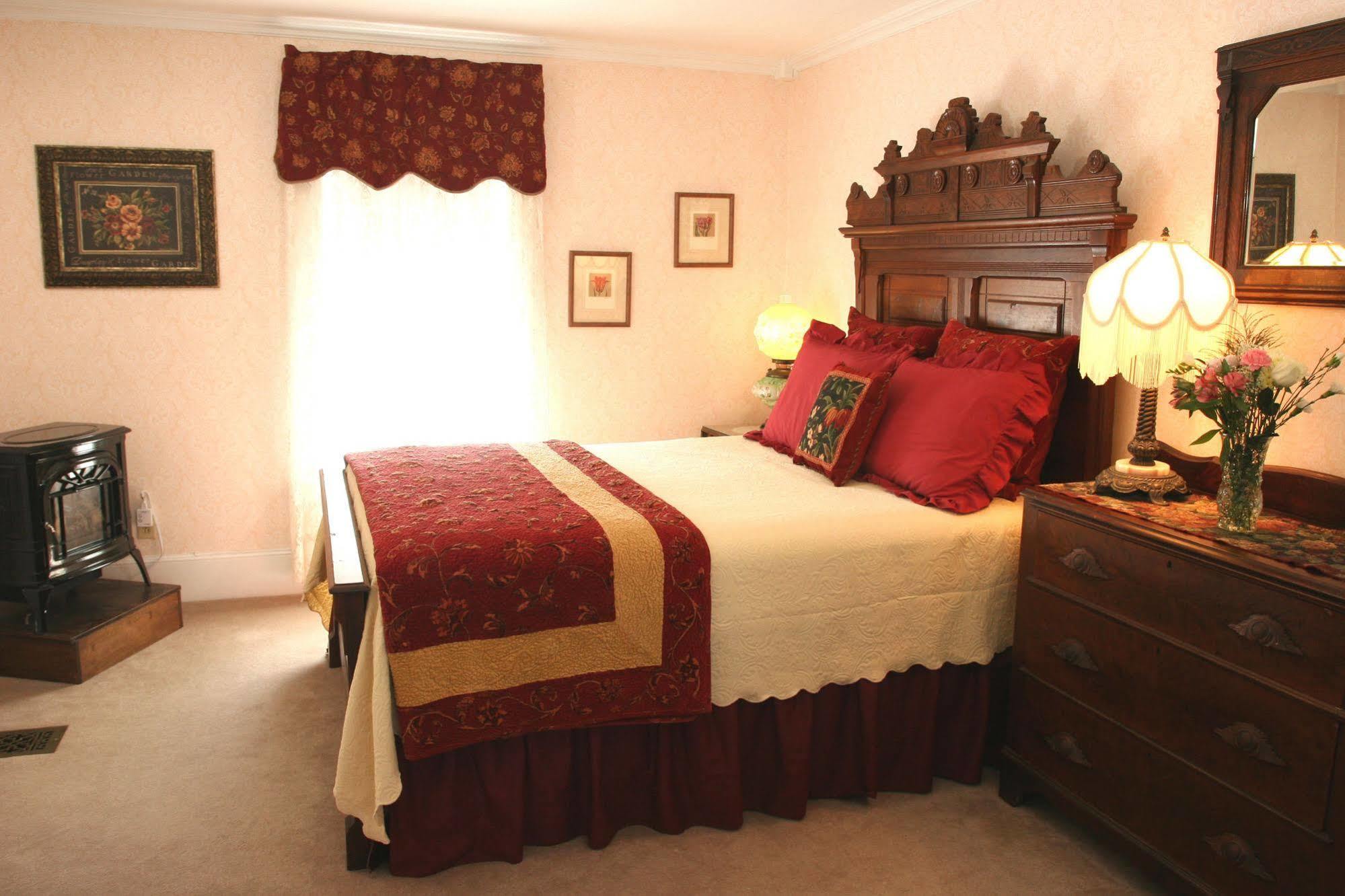 Isaiah Jones Homestead Bed And Breakfast Sandwich Ngoại thất bức ảnh